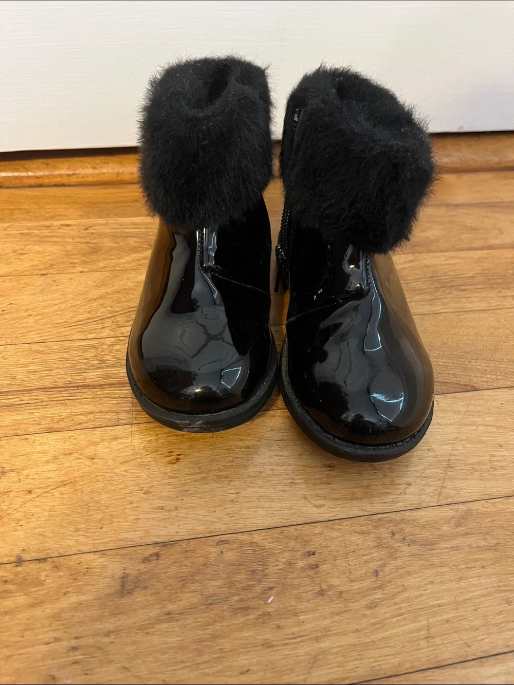 Gymboree 9 Toddler Black Glossy Ankle Boots with Faux Fur Cuff